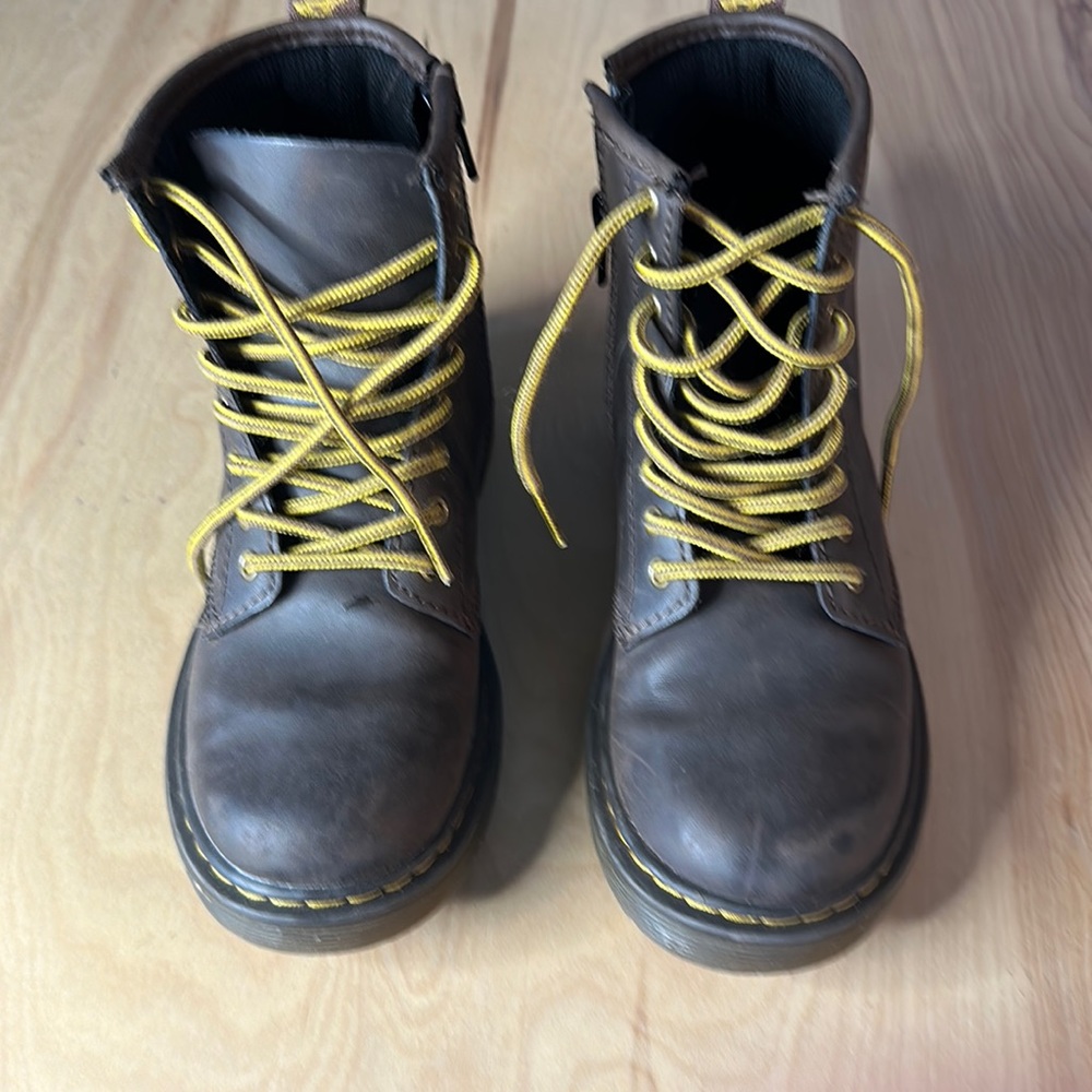 Boys size 1 Dr Martens brown leather boots in excellent condition